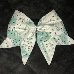 Cheer bow